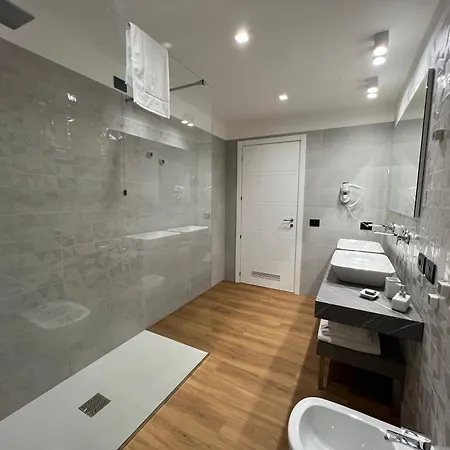 Roccaregina Otel