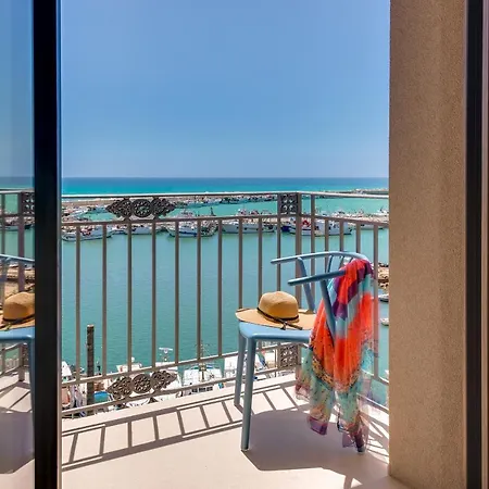 Roccaregina 3* شاكا