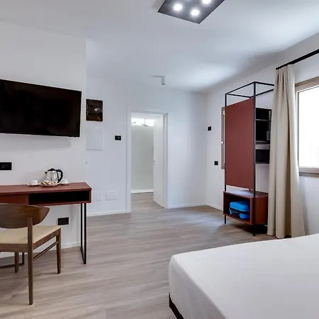 Roccaregina فندق شاكا