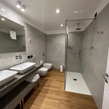 Roccaregina فندق 3*