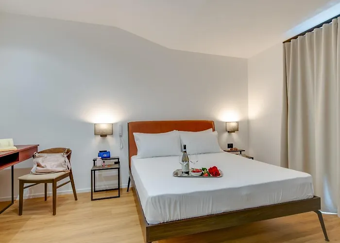 Roccaregina 3* שאקה