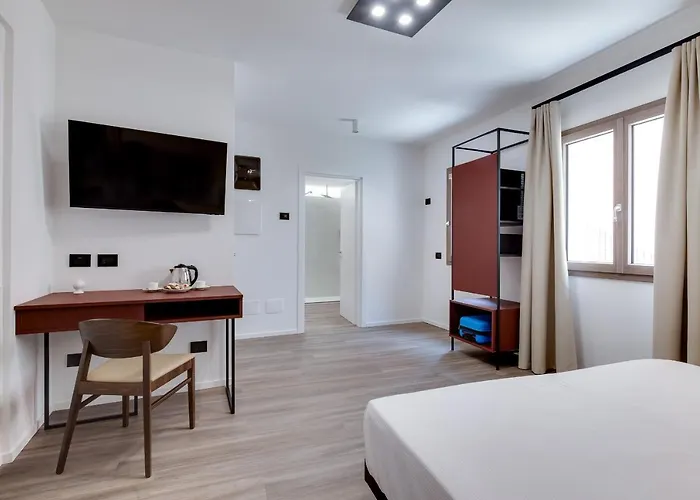 Roccaregina מלון שאקה