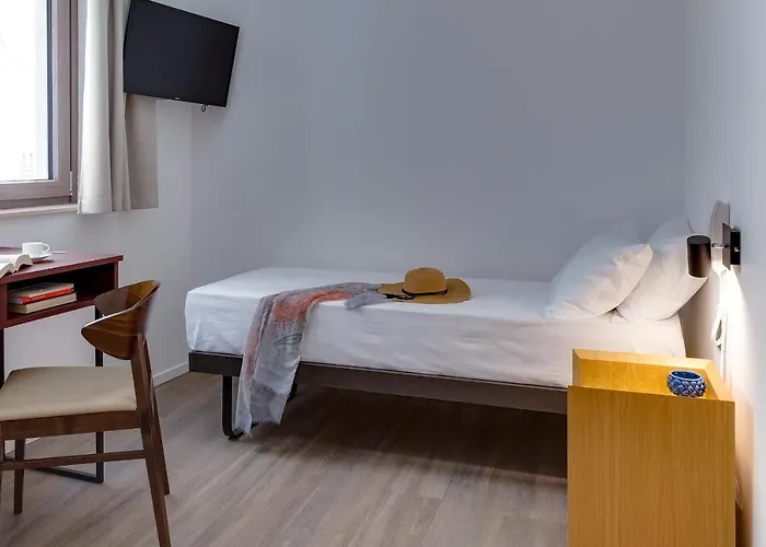 Roccaregina מלון שאקה