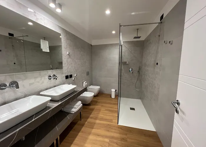 Roccaregina מלון 3*